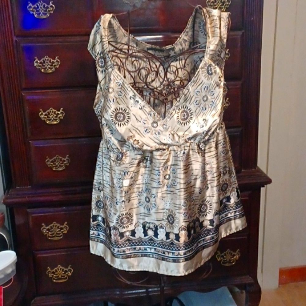 Sleeveless Silk V neck 